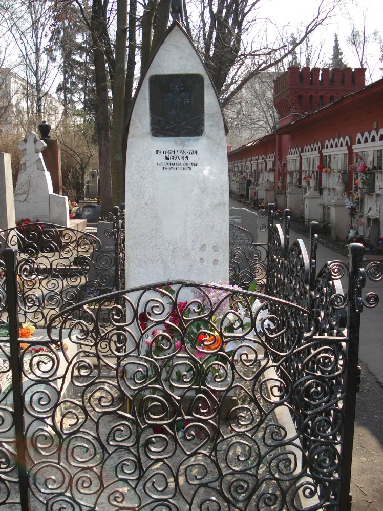 grave_of_anton_chekhov_1